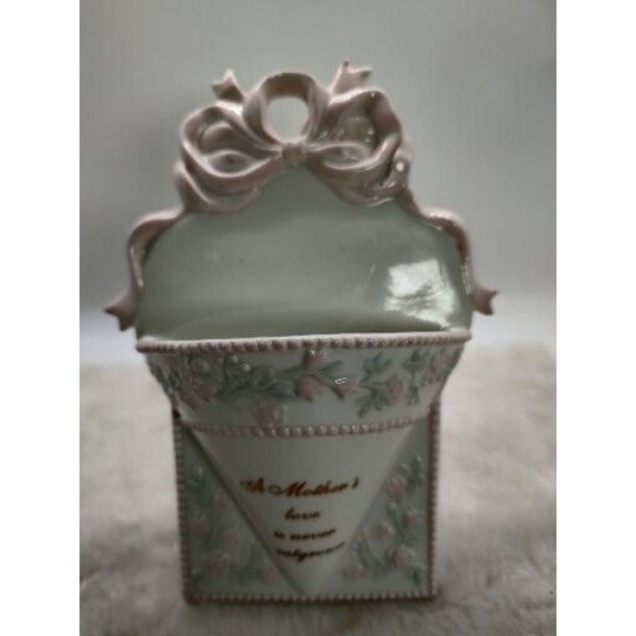 ThriftCHI ~ A Mother's Love Is Never Outgrown Wall Pocket Or Stand - Picture 6 of 9